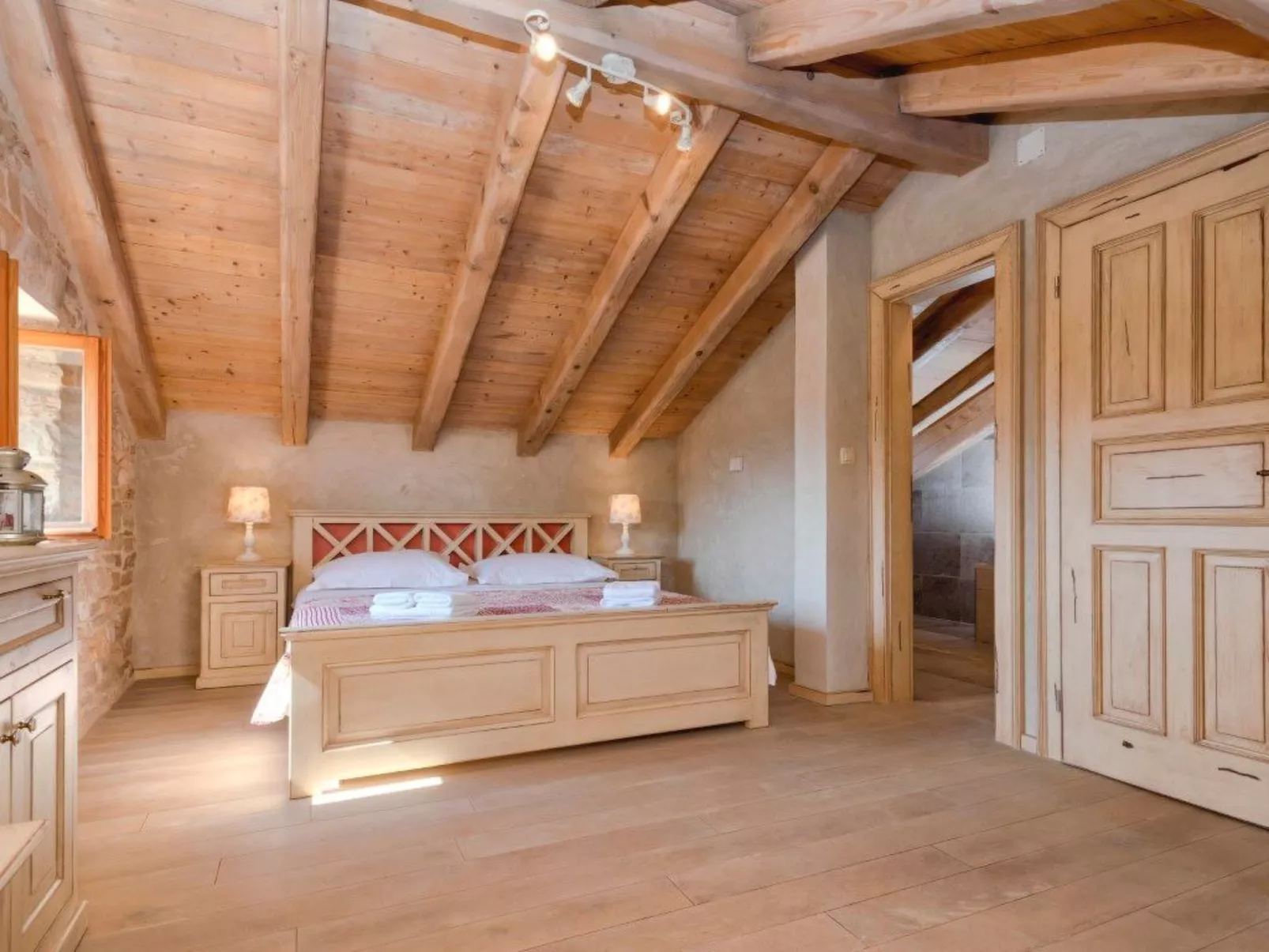 Villa Aristea bestehend aus drei Häusern-Drinnen