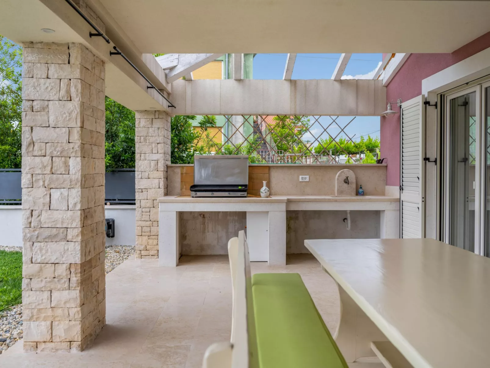 Villa Violette mit Pool nahe Stadtzentrum-Outside