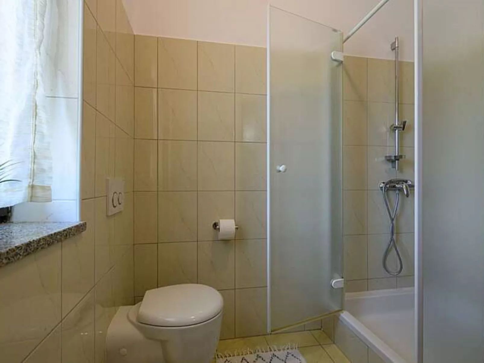 Komfortable, ruhige Erdgeschoss-Ferienwohnung-Drinnen