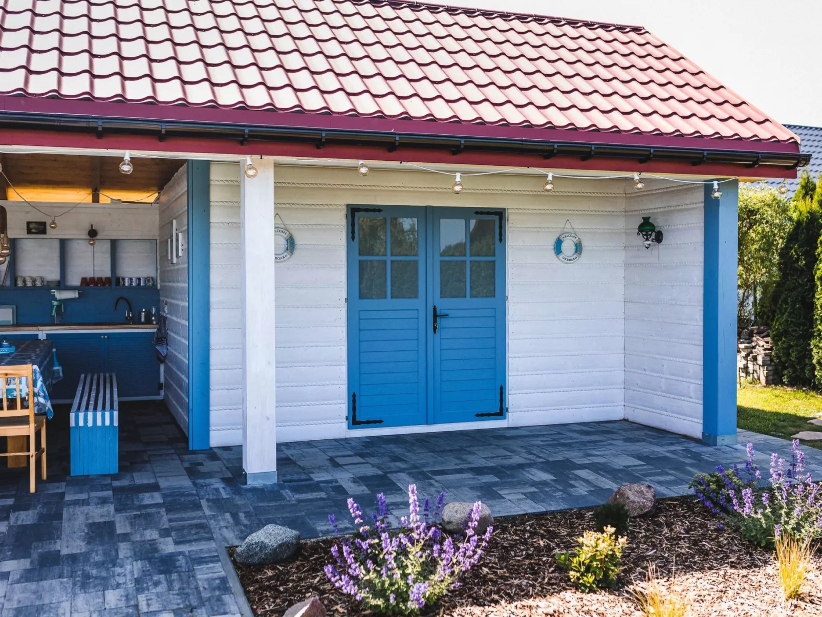 Mit gemeinschaftlichem Pool-Draußen