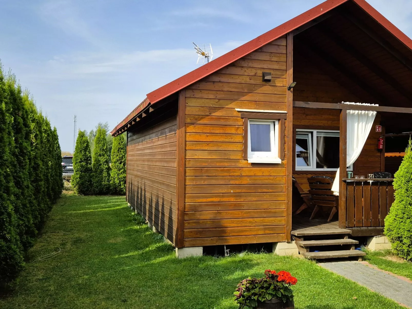 Mit Schwimmbad-Outside