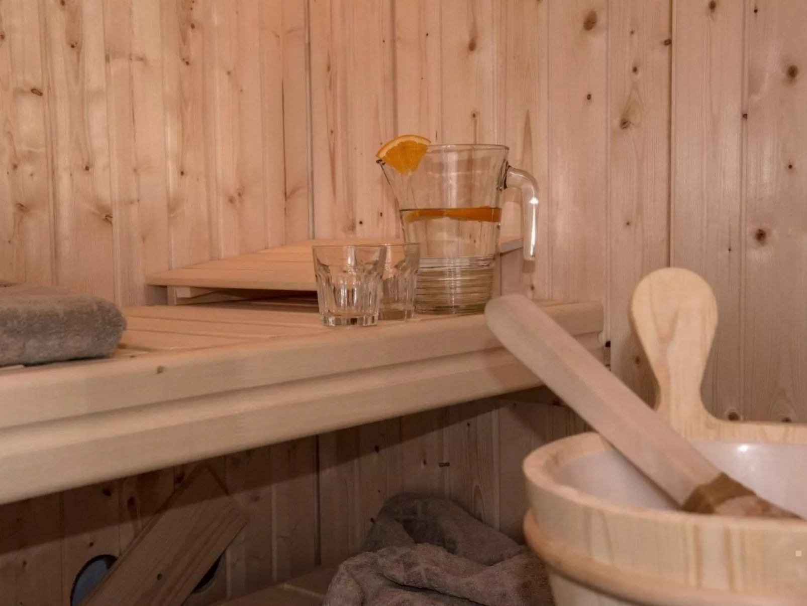 In Ummanz mit Sauna, Garten und Grill-Dedans