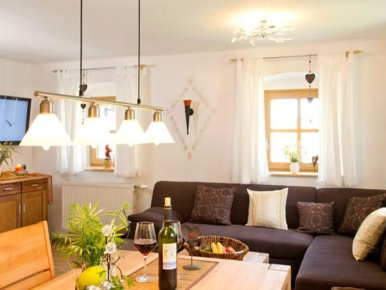 Landhaus mit Sonnenterrasse und Garten-Image-tags.info