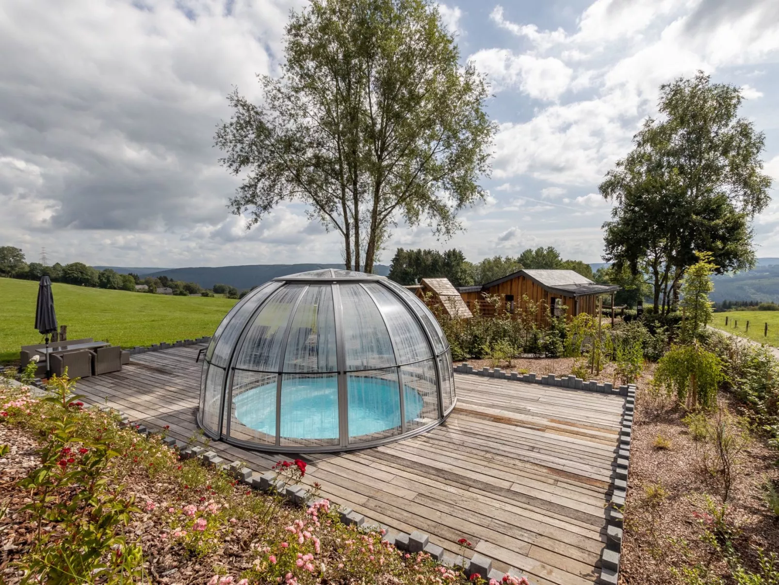 Landhaus mit Hallenbad-Outside