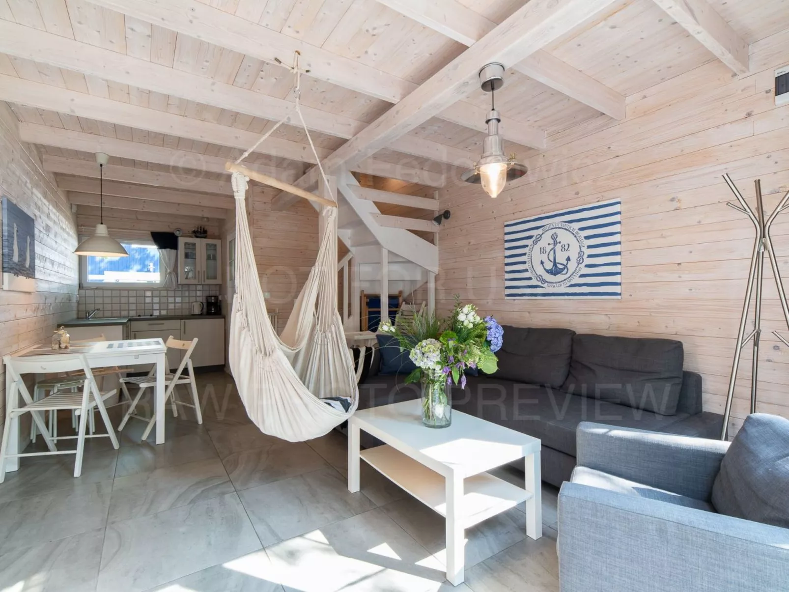 Marynarskie Domki mit der Aussicht auf Spielplatz-Inside