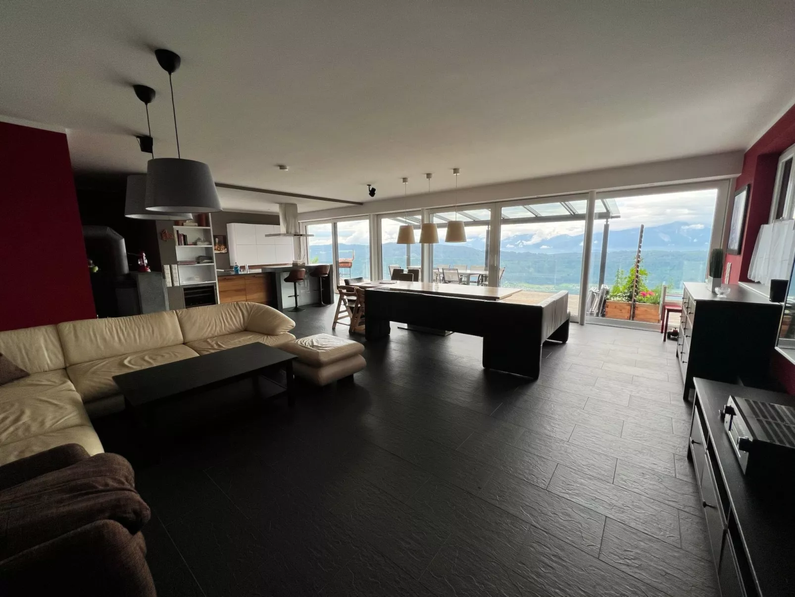 Appartement mit herrlichem Berg- und Seeblick-Inside