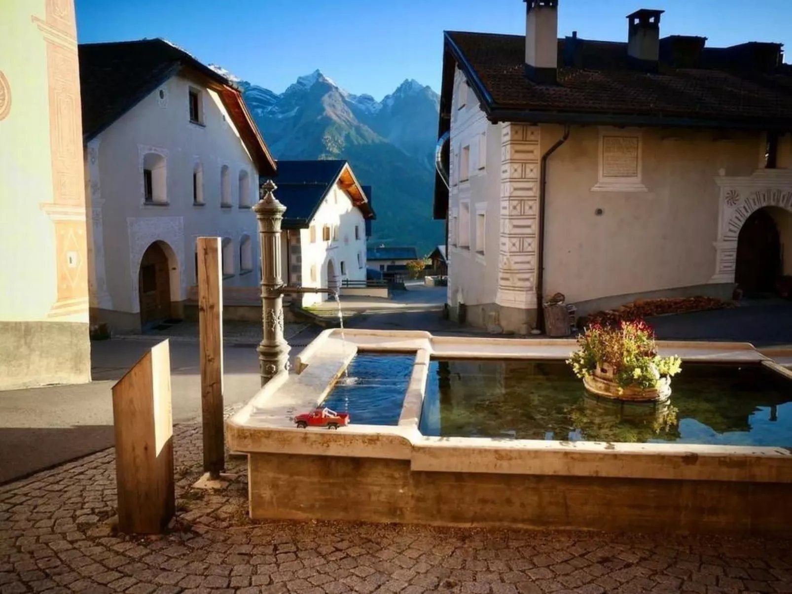 Chasa Raffainer-Outside