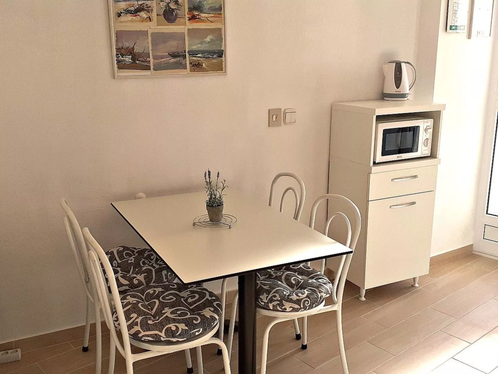 Wohnung mit Balkon und Meerblick in Strandnähe-Drinnen