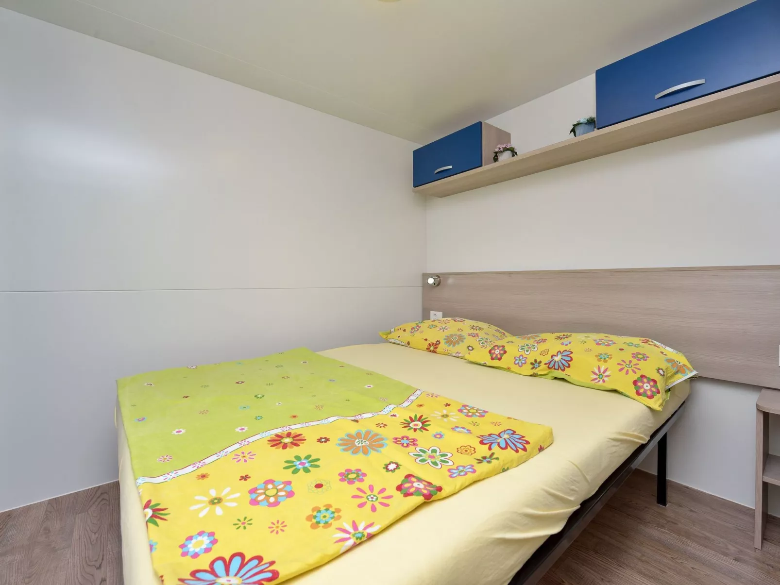 Mobilheim mit Blick auf das Wasser-Inside