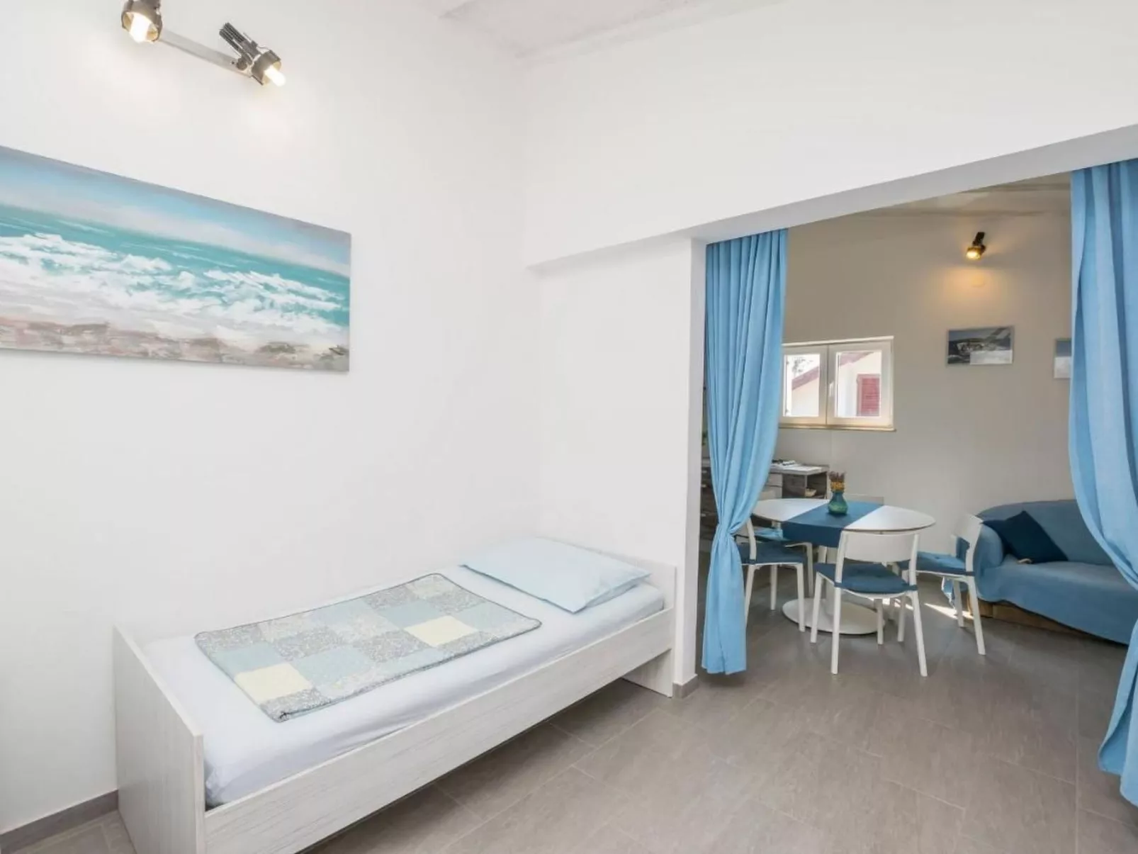 Wohnung "Mira" direkt am Strand-Drinnen