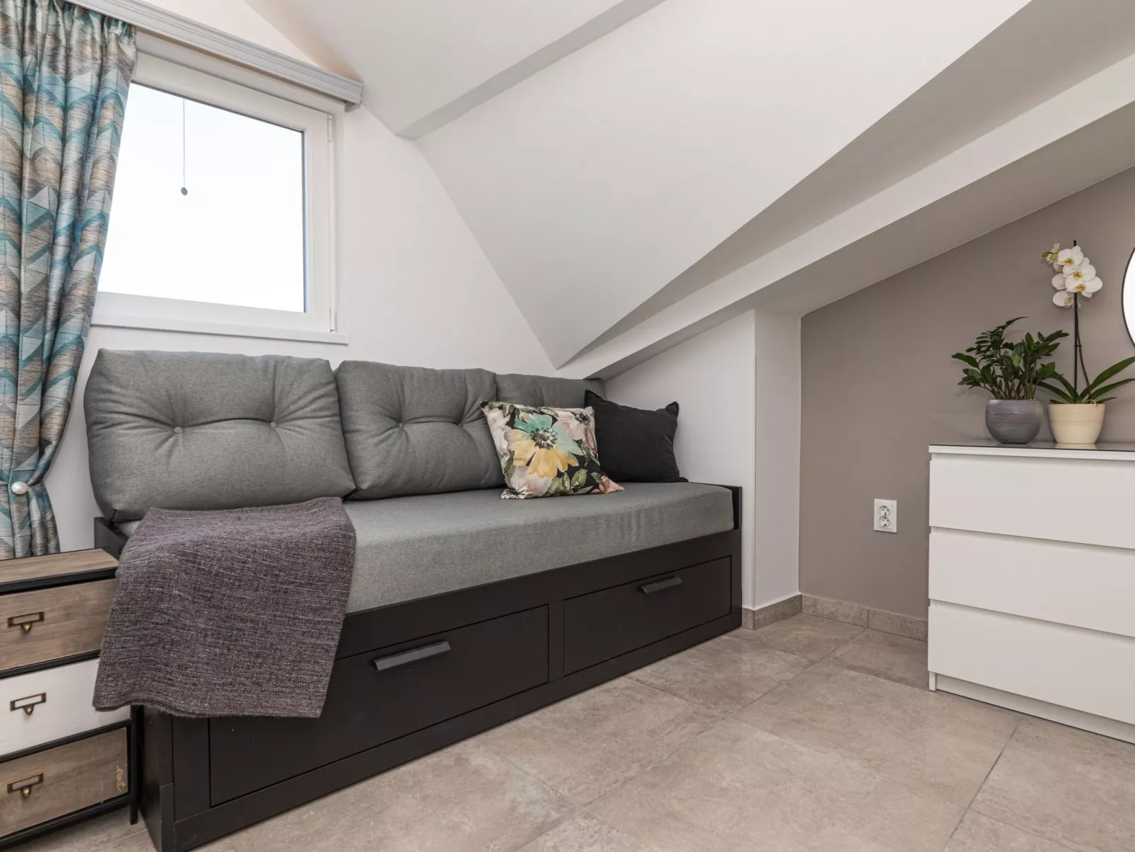 App mit Meerblick und Pool für 2-4 Personen-Drinnen