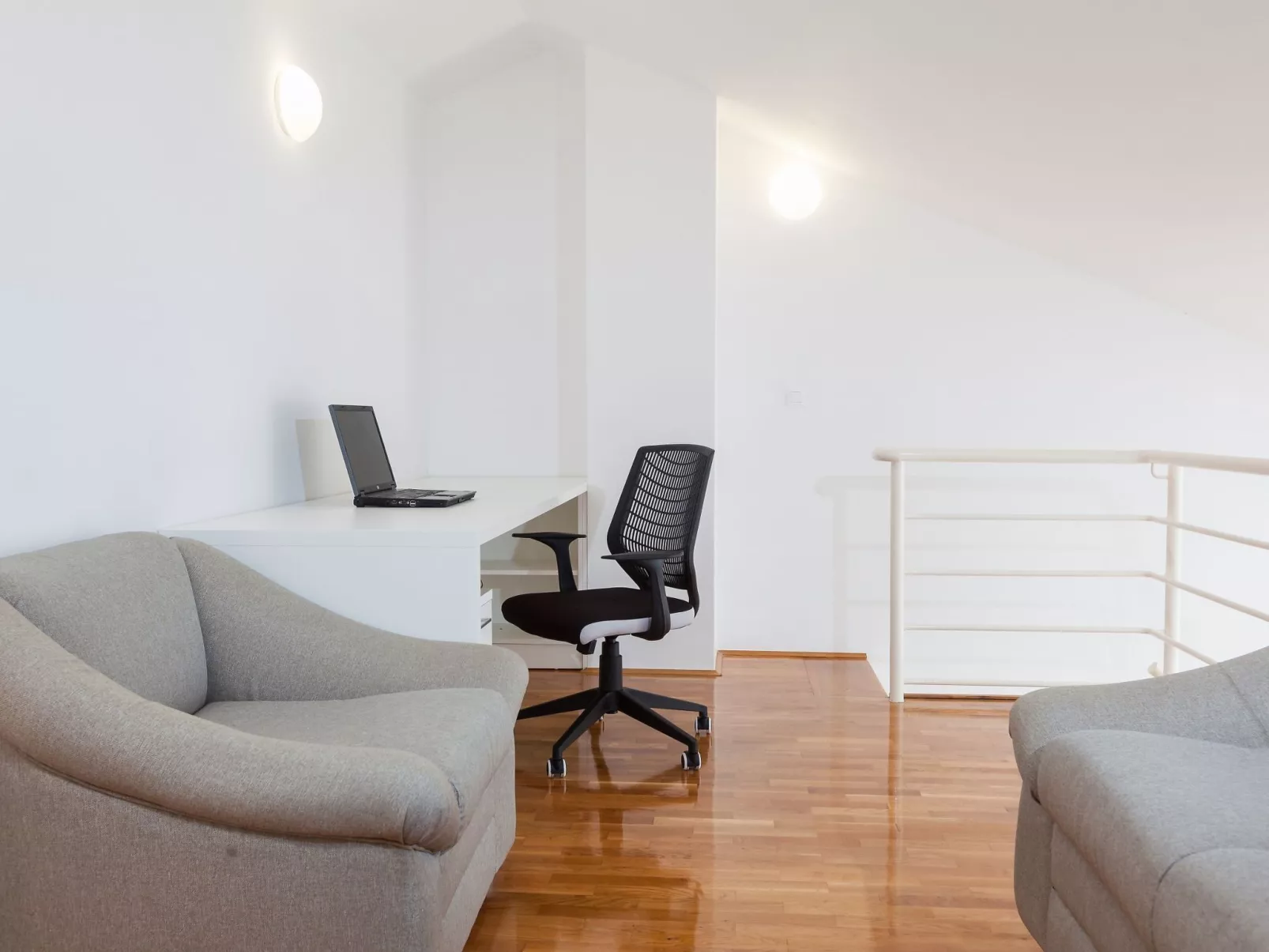 Wohnung mit Blick auf das Wasser-Drinnen