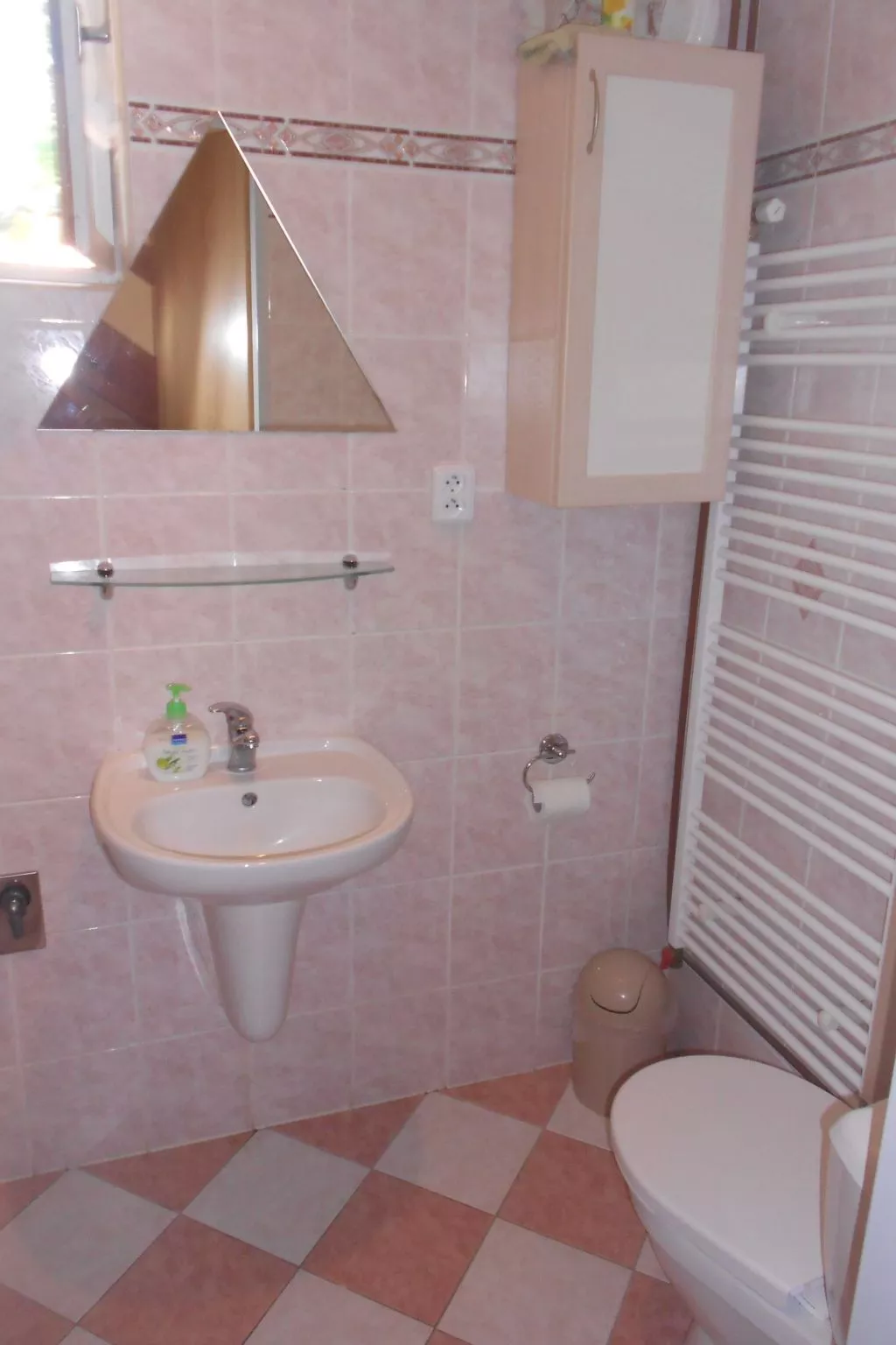 Haus in Kovárov mit Terrasse, Grill und Garten-Inside