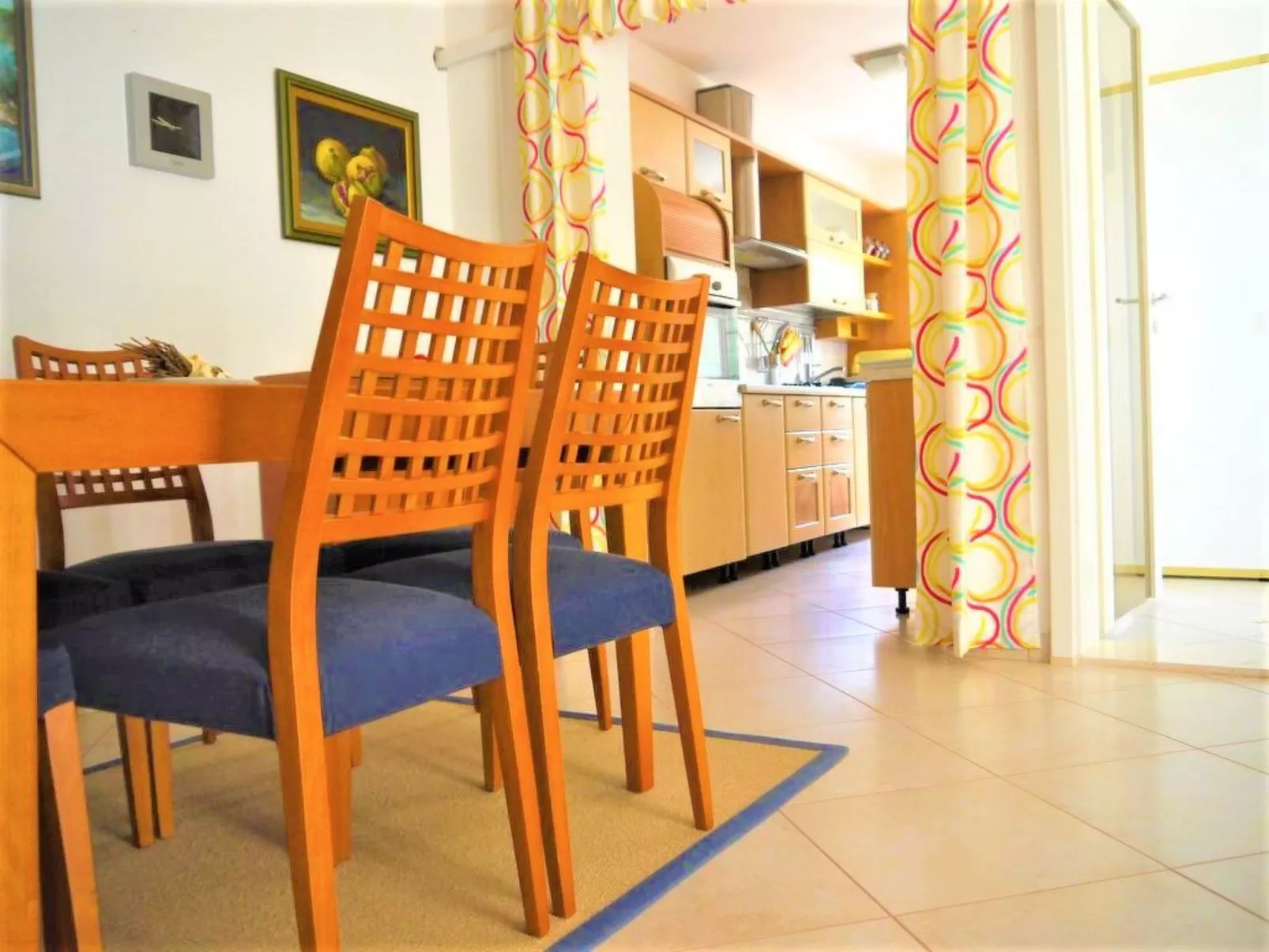 Anwesen mit Blick auf das Wasser-Image-tags.info