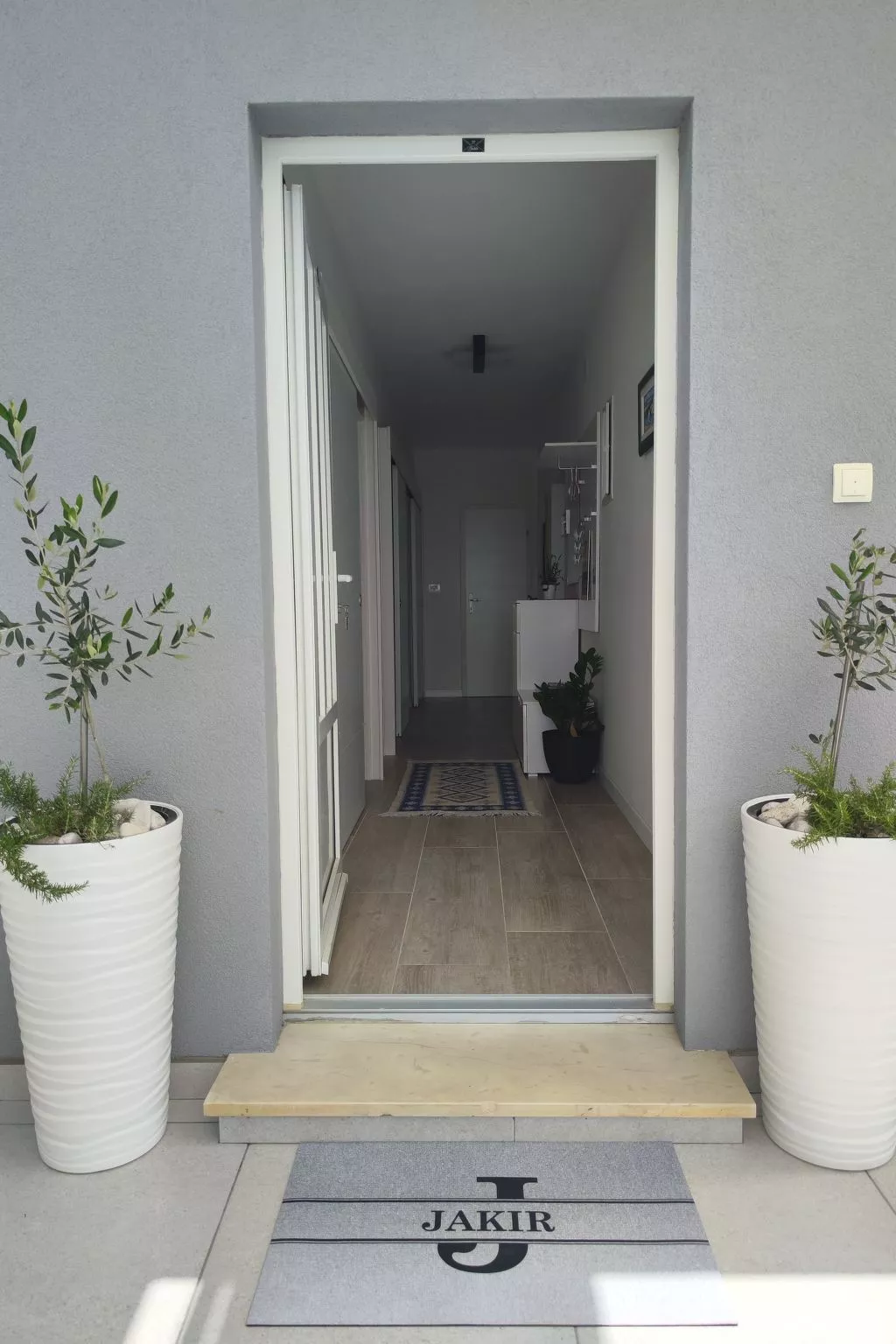 Mit Blick auf das Wasser-Draußen