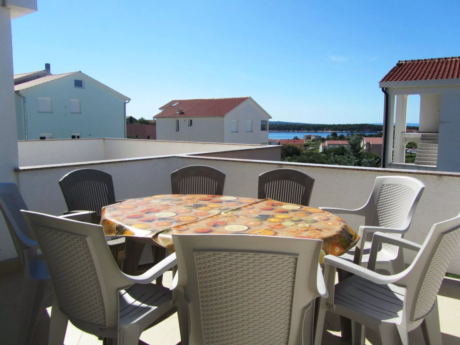 NR.2  SANDRA - APP 4-Outside