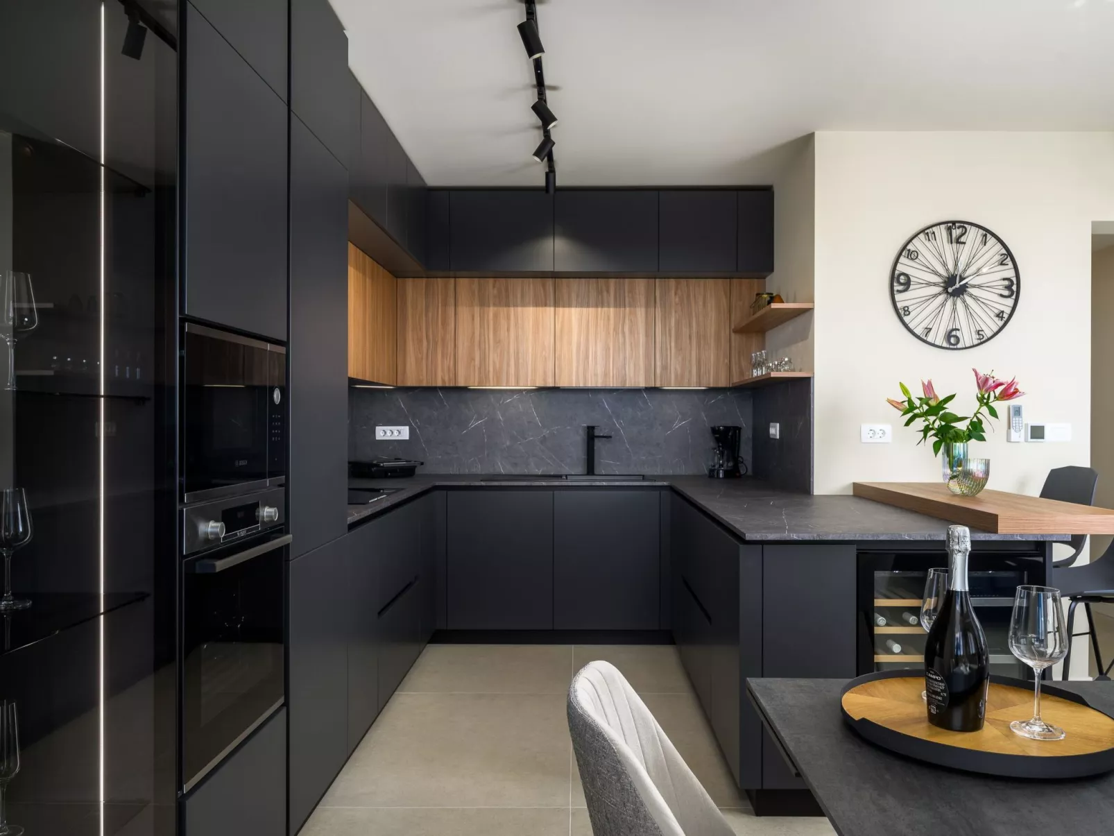 Luxuriöses Penthouse Viki mit Meerblick-Drinnen