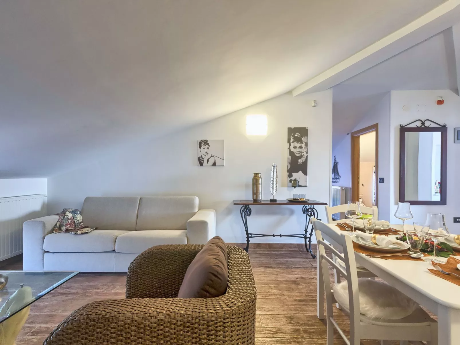 Geräumige Ferienwohnung für vier Personen mit Balkon und Meerblick-Inside
