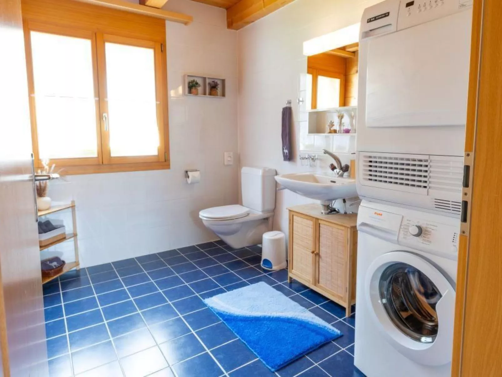 Mit Indoorrutschbahn-Drinnen