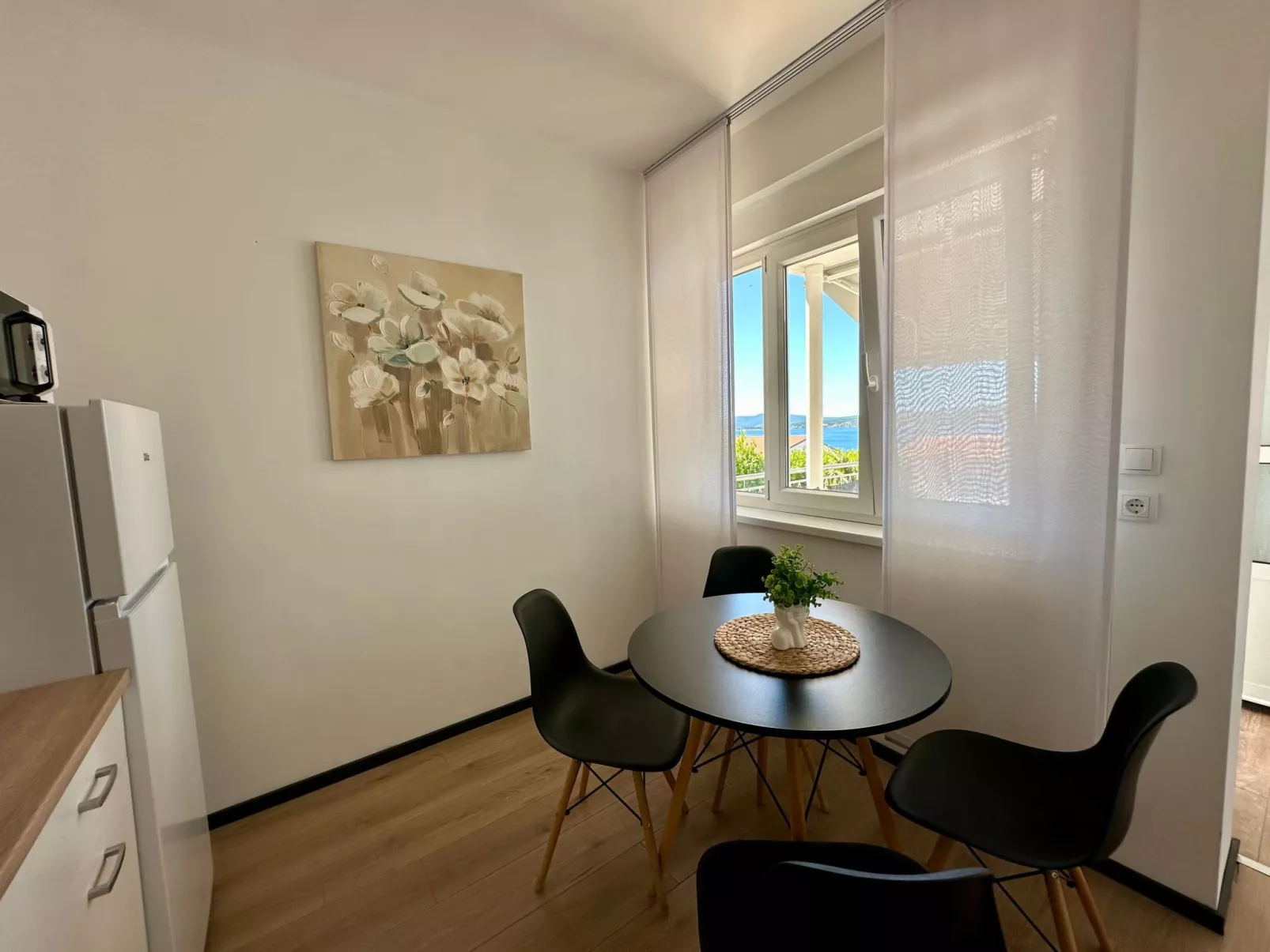 Gesamte Wohnung in Dramalj mit Terrasse und Grill-Drinnen