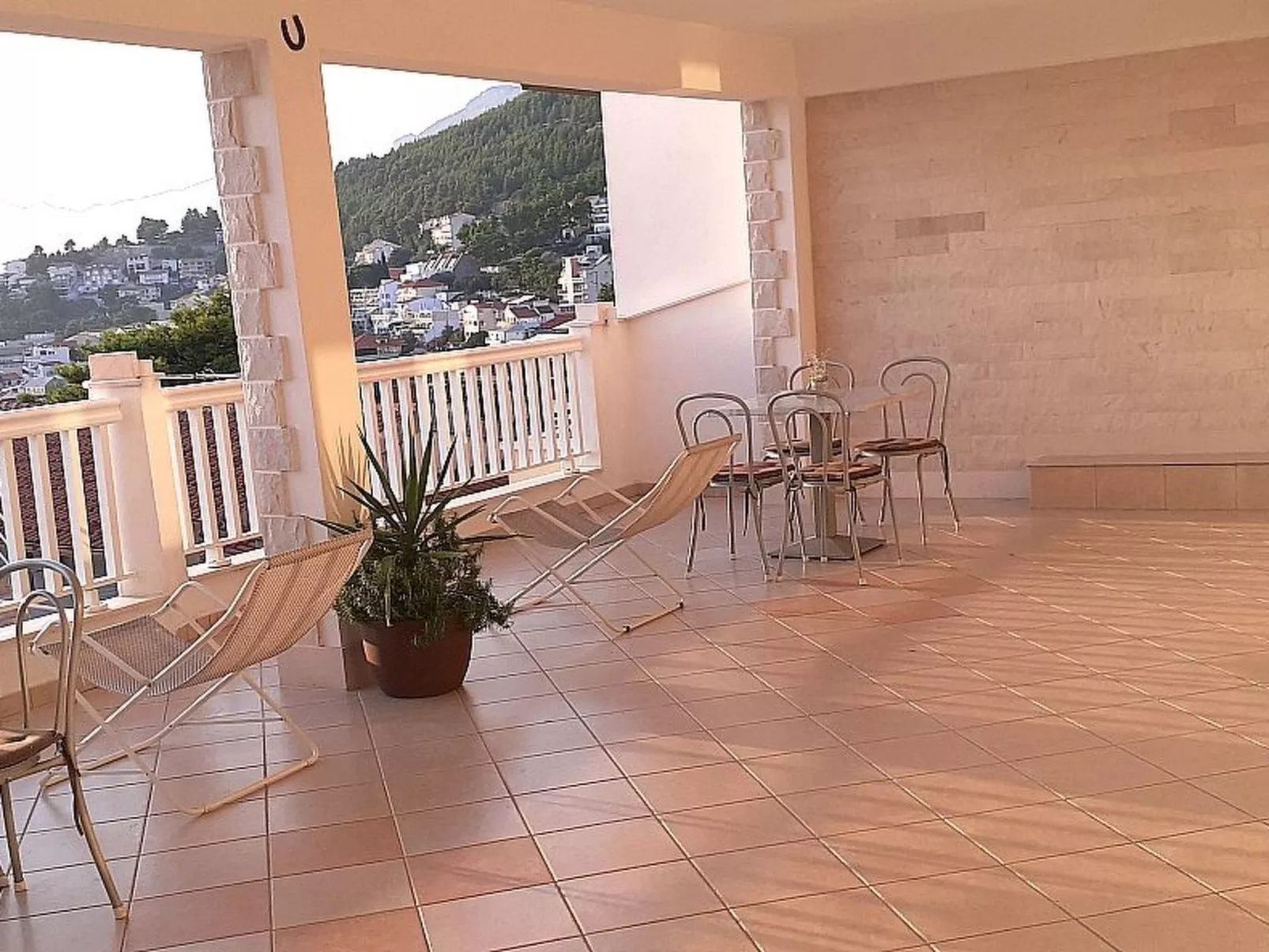 Mit Terrasse und herrlichem Ausblick-Inside