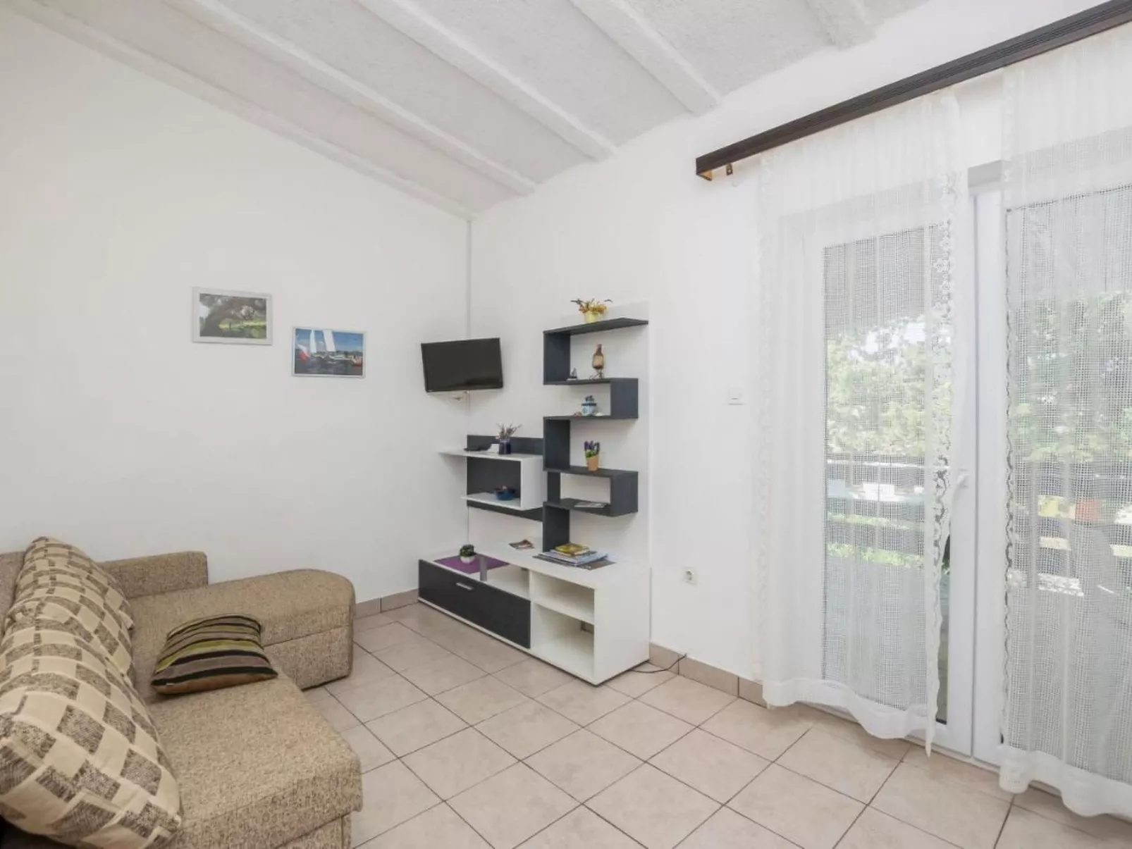 Wohnung "Mira" direkt am Strand-Drinnen