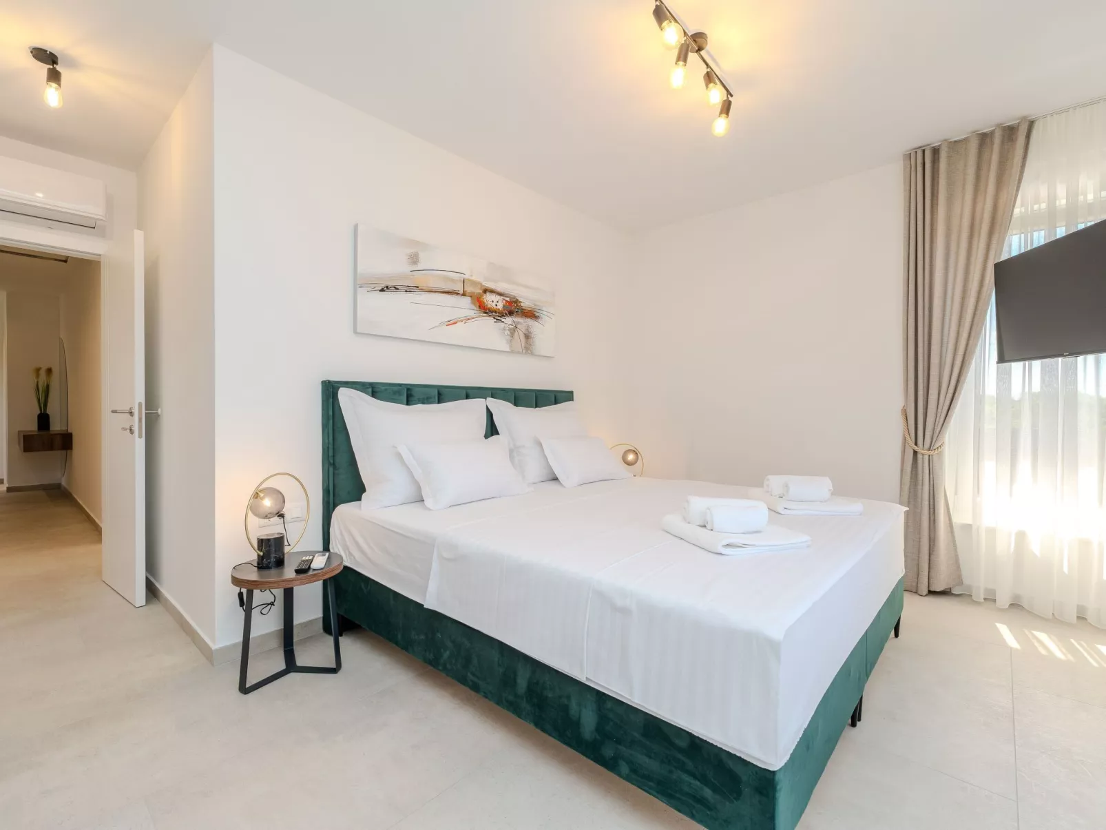 Neue Luxusvilla mit Pool - Agentur TA Leut-Drinnen