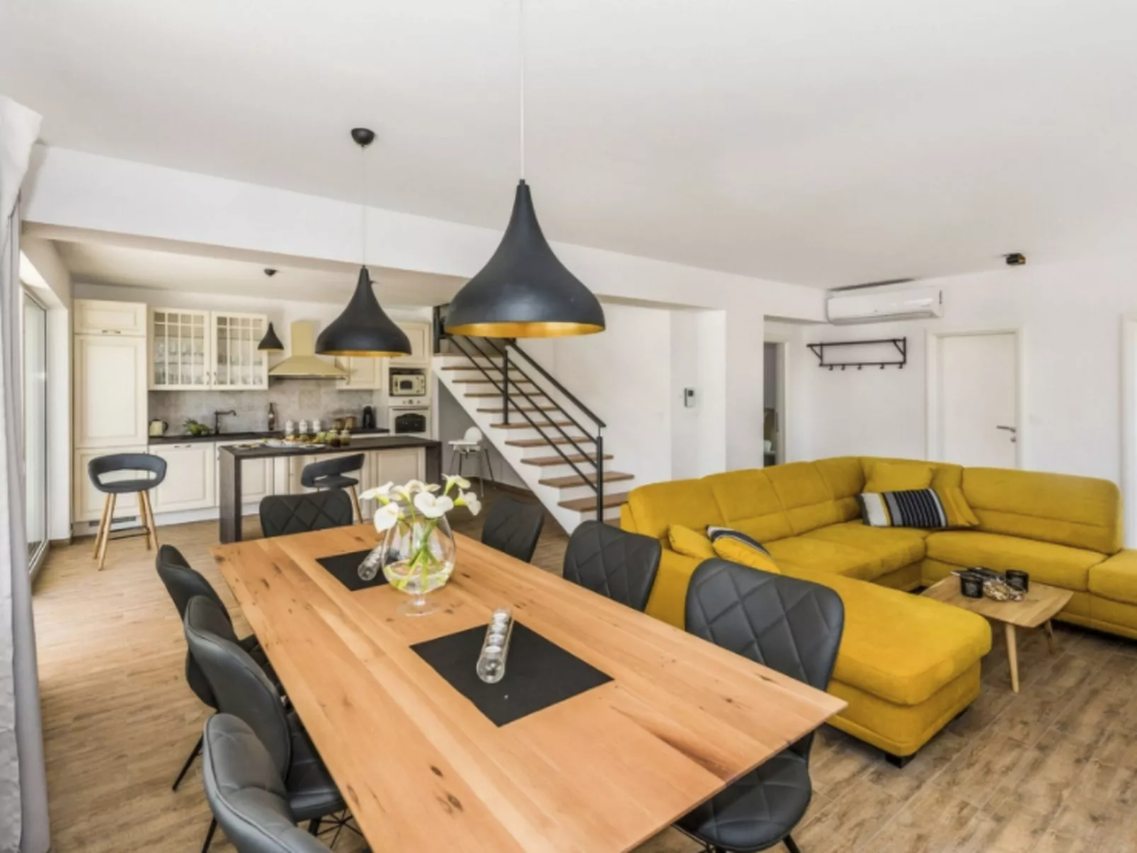 Villa Juhuhu in Dubrava kod Sibenik-Drinnen