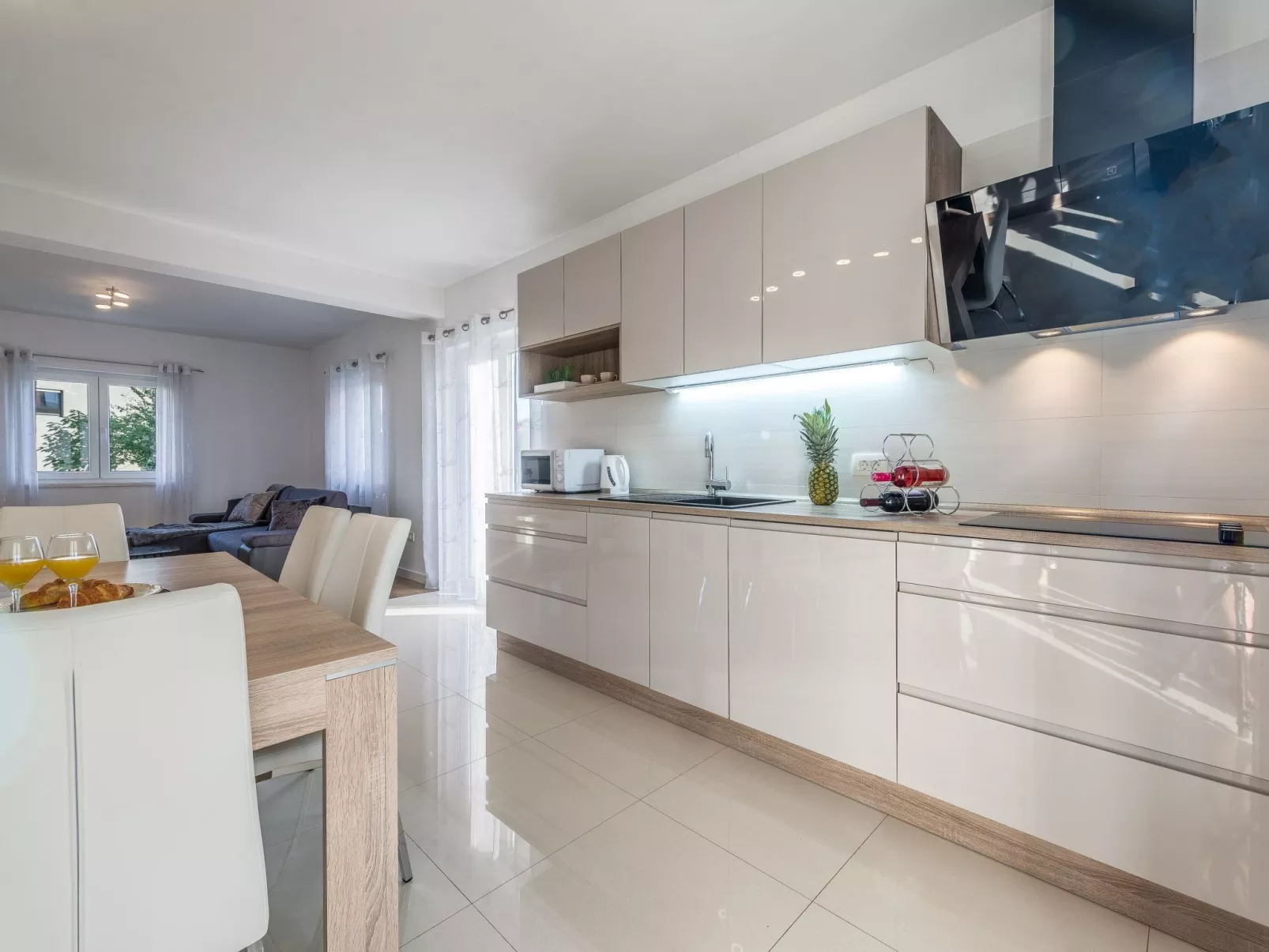 "Bajlo" direkt am Strand-Drinnen