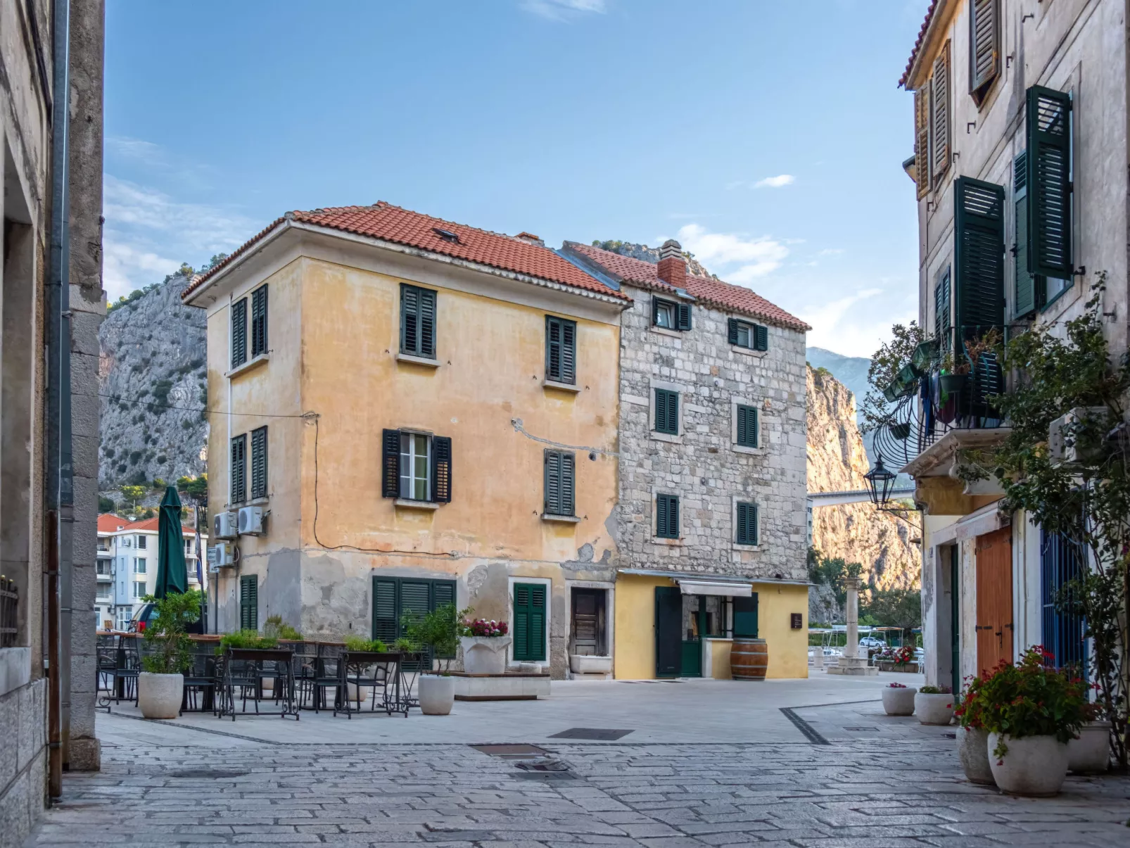 Kleine Wohnung in Omiš mit Privatem Balkon-Umgebung