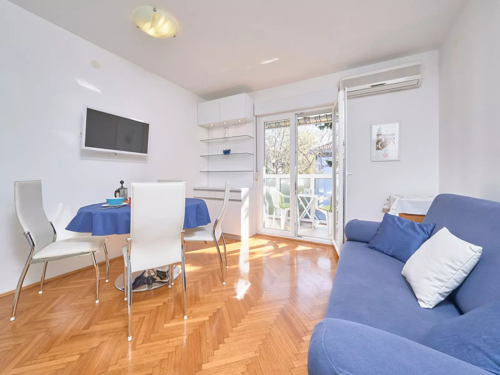 Andrea mit Stadtblick-Inside