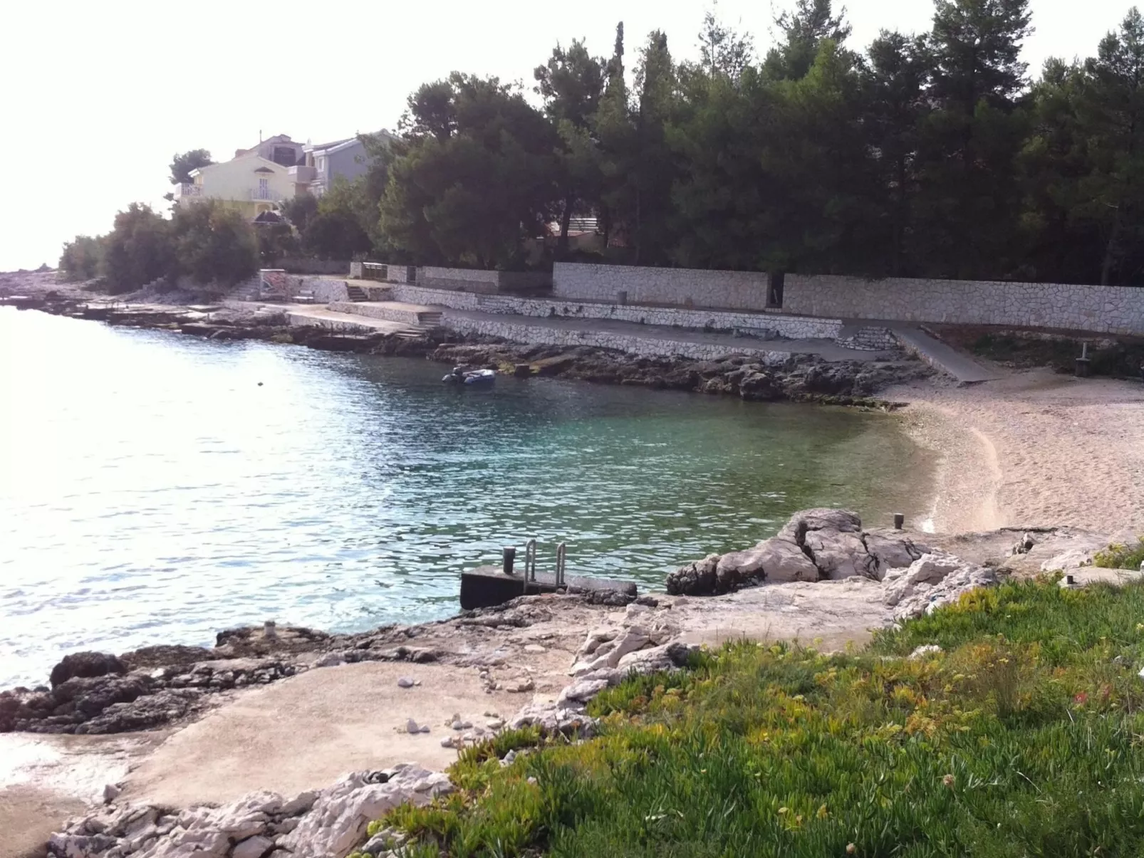 "Mladen" mit Blick auf das Wasser-Image-tags.info