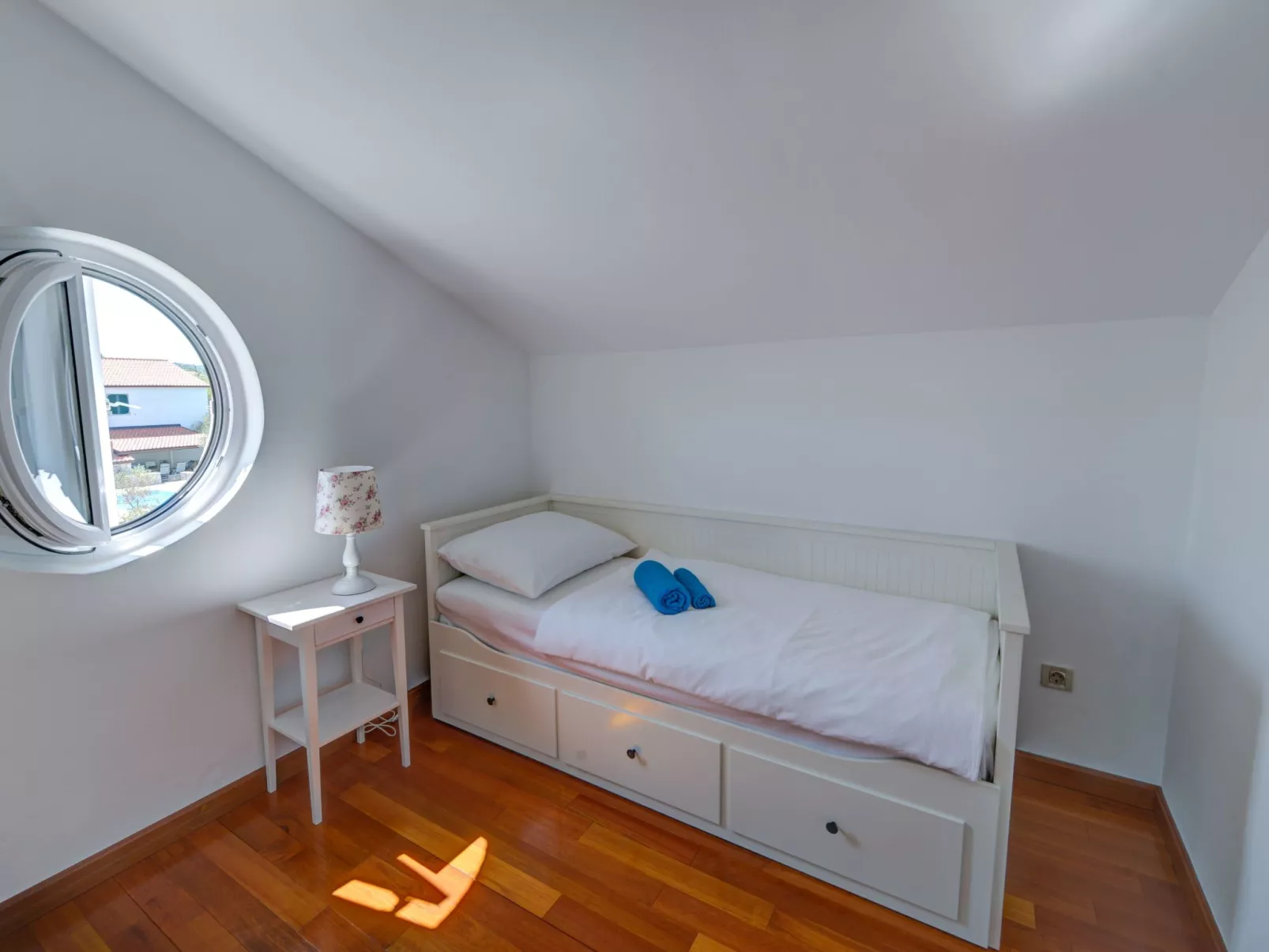 Für 4 Personen mit Pool-Drinnen