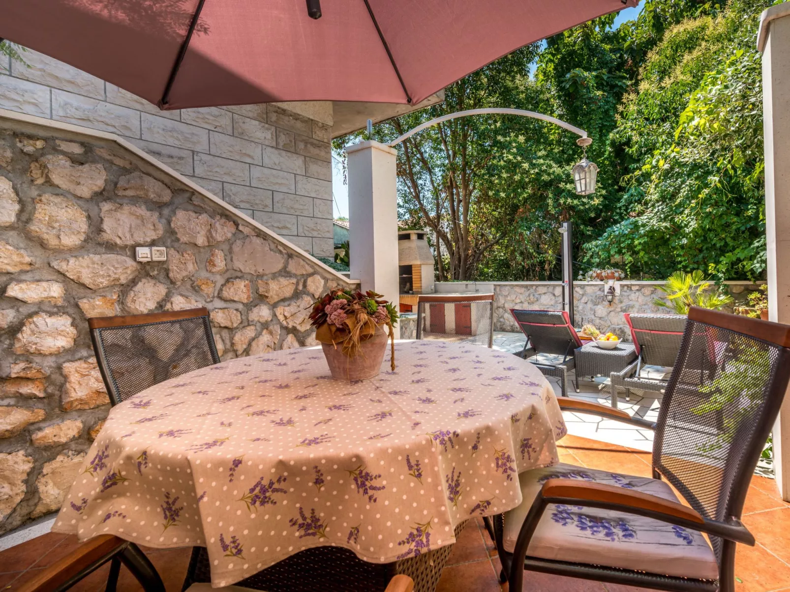 Ivona mit Terrasse und Außendusche-Dehors