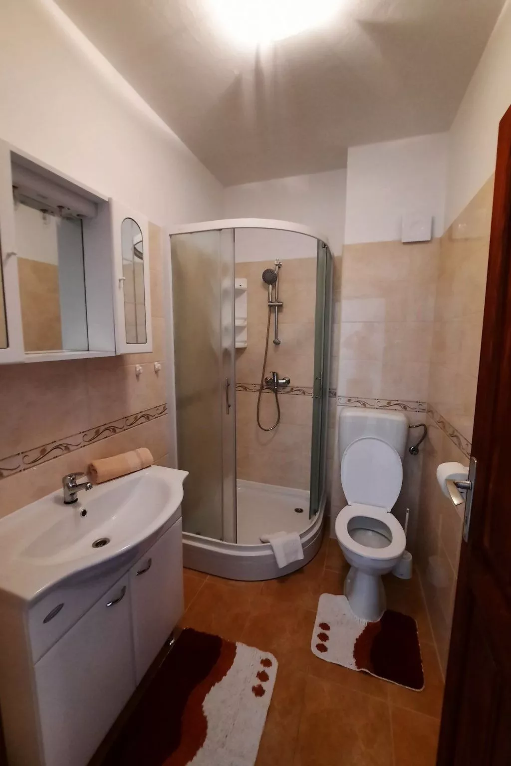 Gemütliche Erdgeschossferienwohnung mit Balkon-Drinnen