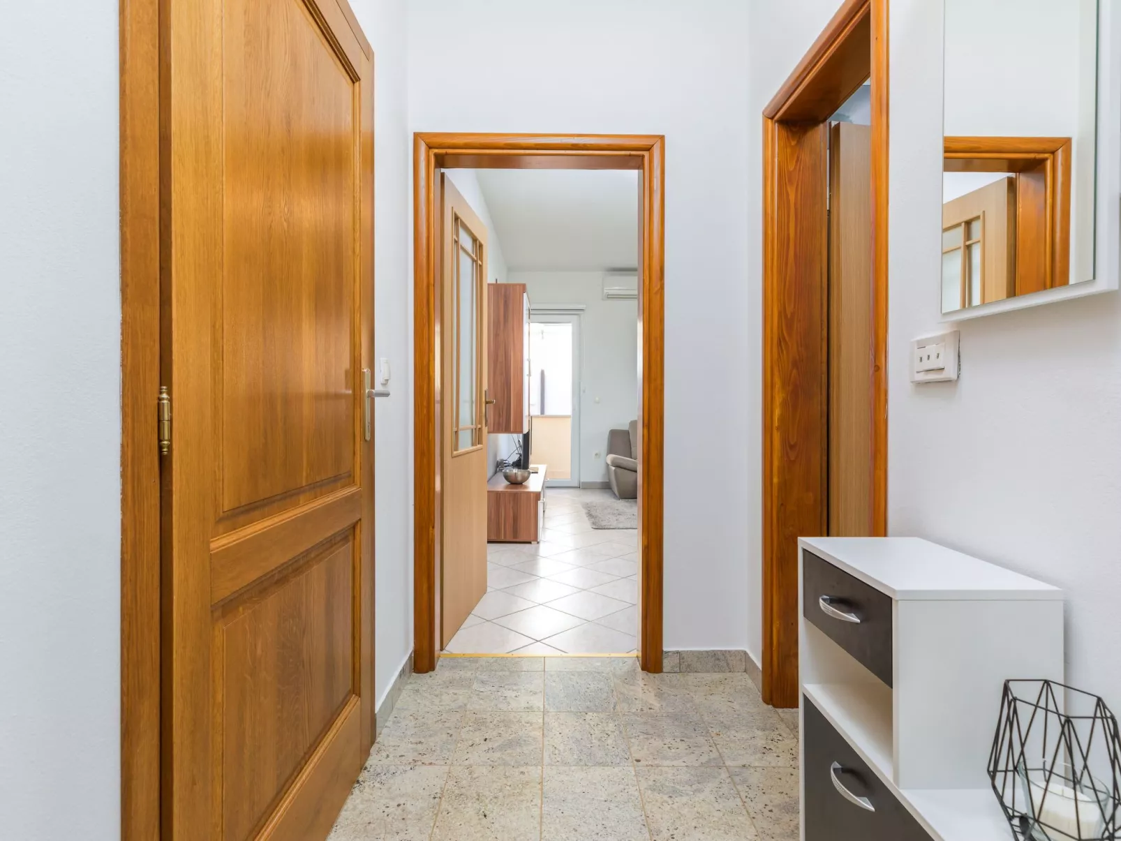 Anemona, Dorf Valbandon-Dedans