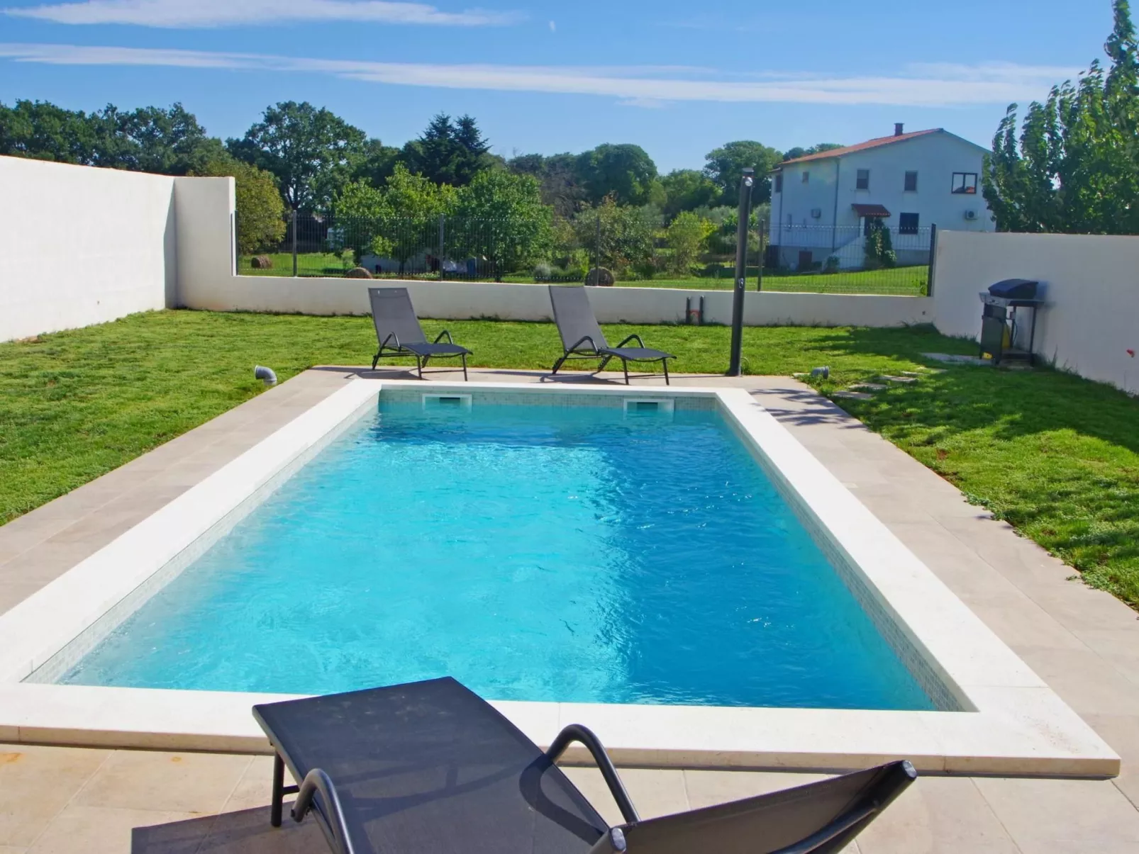 Ferienhaus, privater Pool, Dorf Šišan-Outside