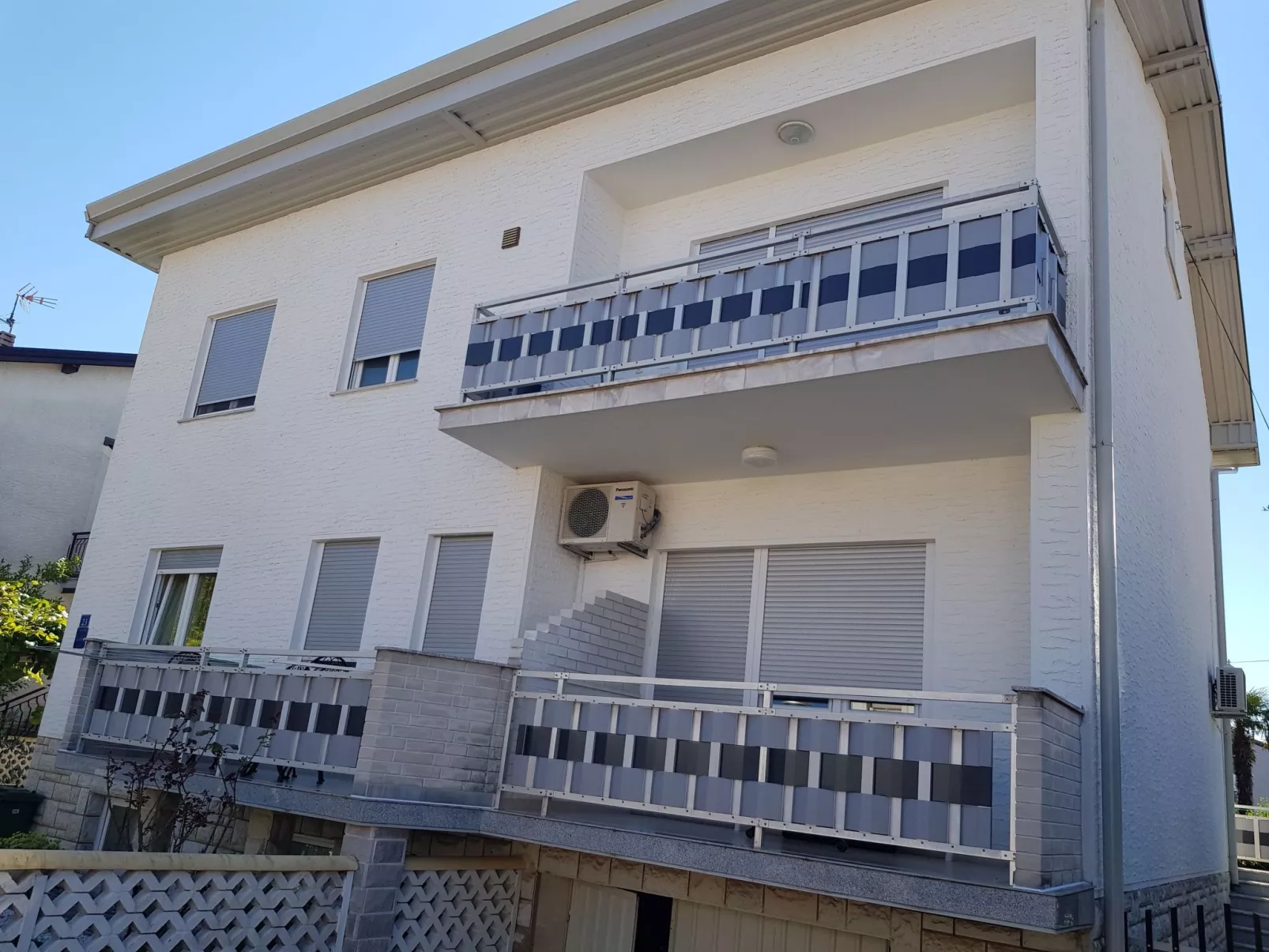 Wohnung Hama Komunela mit Garten und Stellplatz-Outside