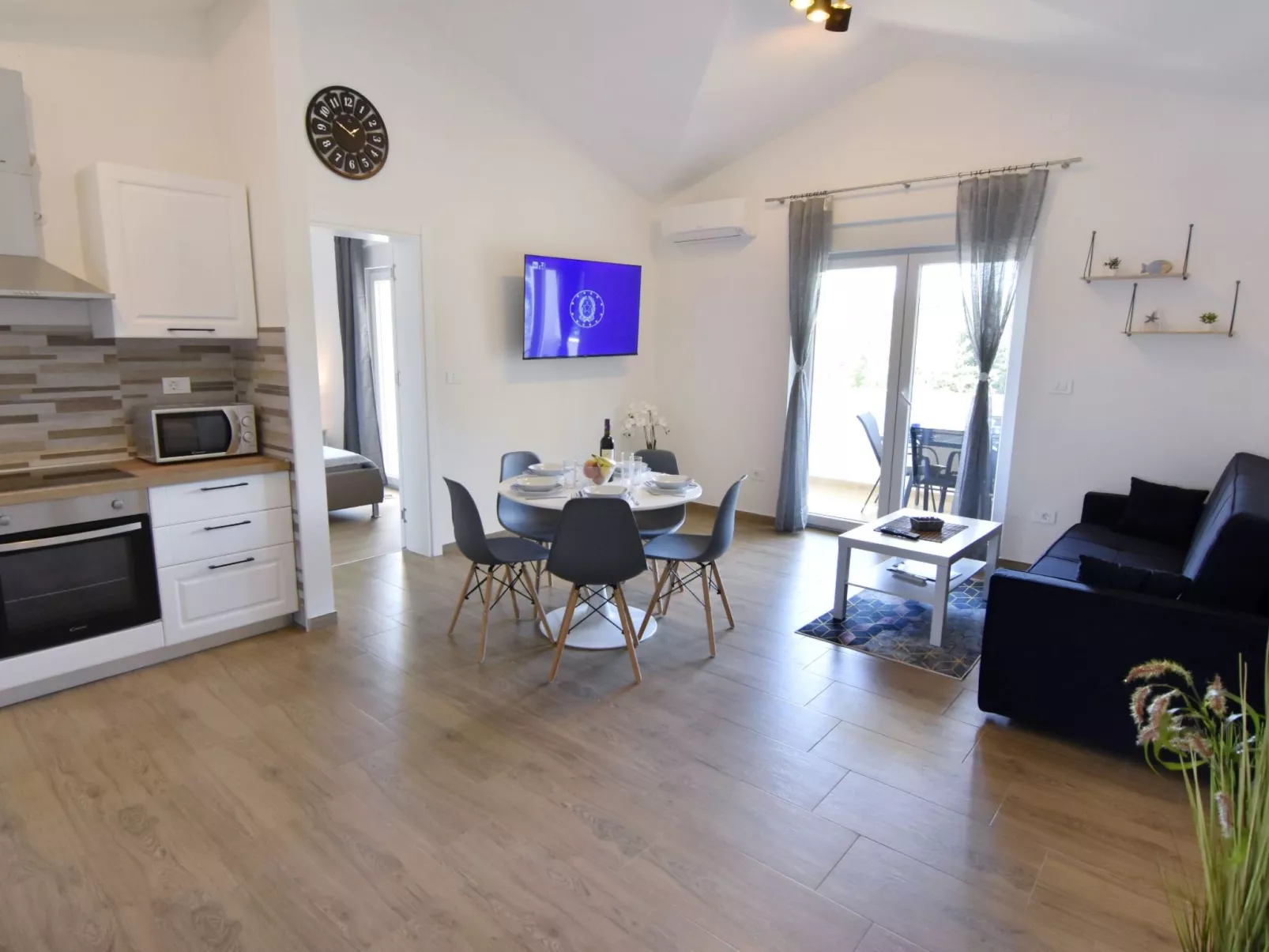 Apartment 2 in einer neuen Villa mit Pool in ruhiger Lage-Inside