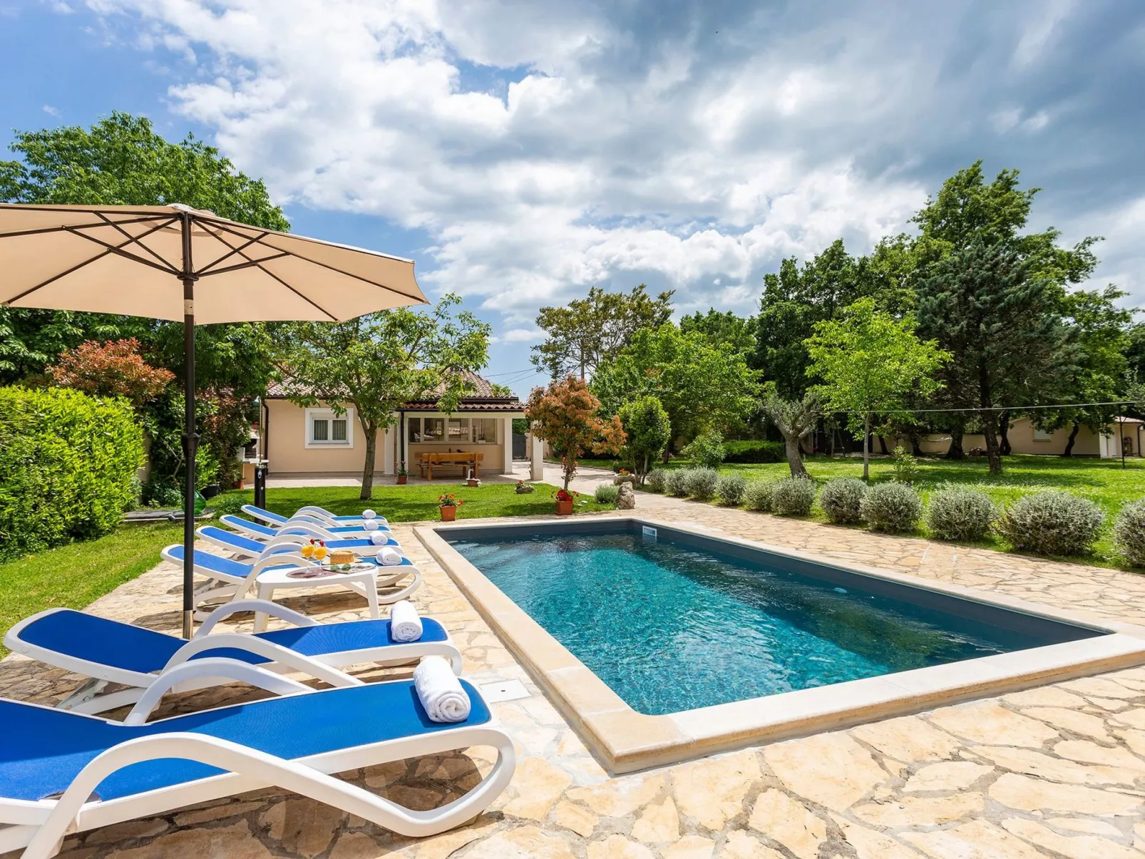 Ferienvilla Darko mit Schwimmbad-Outside