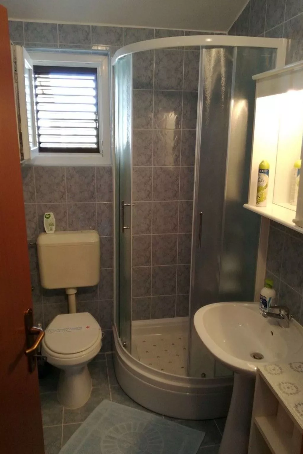 Wohnung mit Balkon-Drinnen