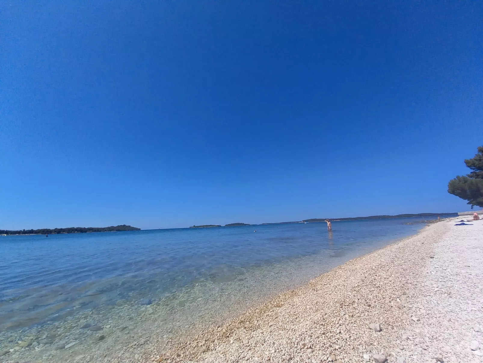 Geräumiges Ferienhaus mit 4 Schlafzimmern und privatem Pool-Draußen