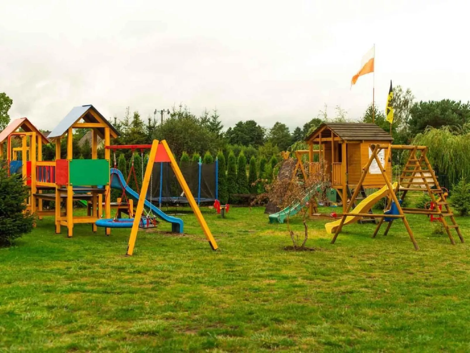 Modernes Ferienhaus in Biebrowo mit Grill, Garten und Terrasse-Dehors