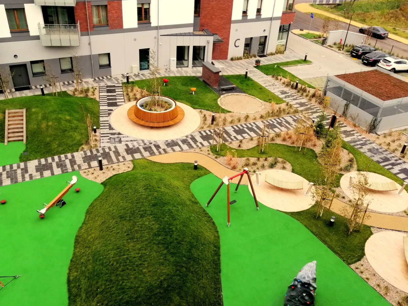 "Mazowiecka Park" mit Balkon-Draußen