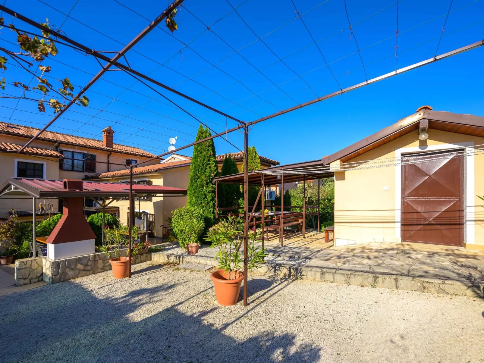 Ruhig gelegene Ferienwohnung 7-Dehors