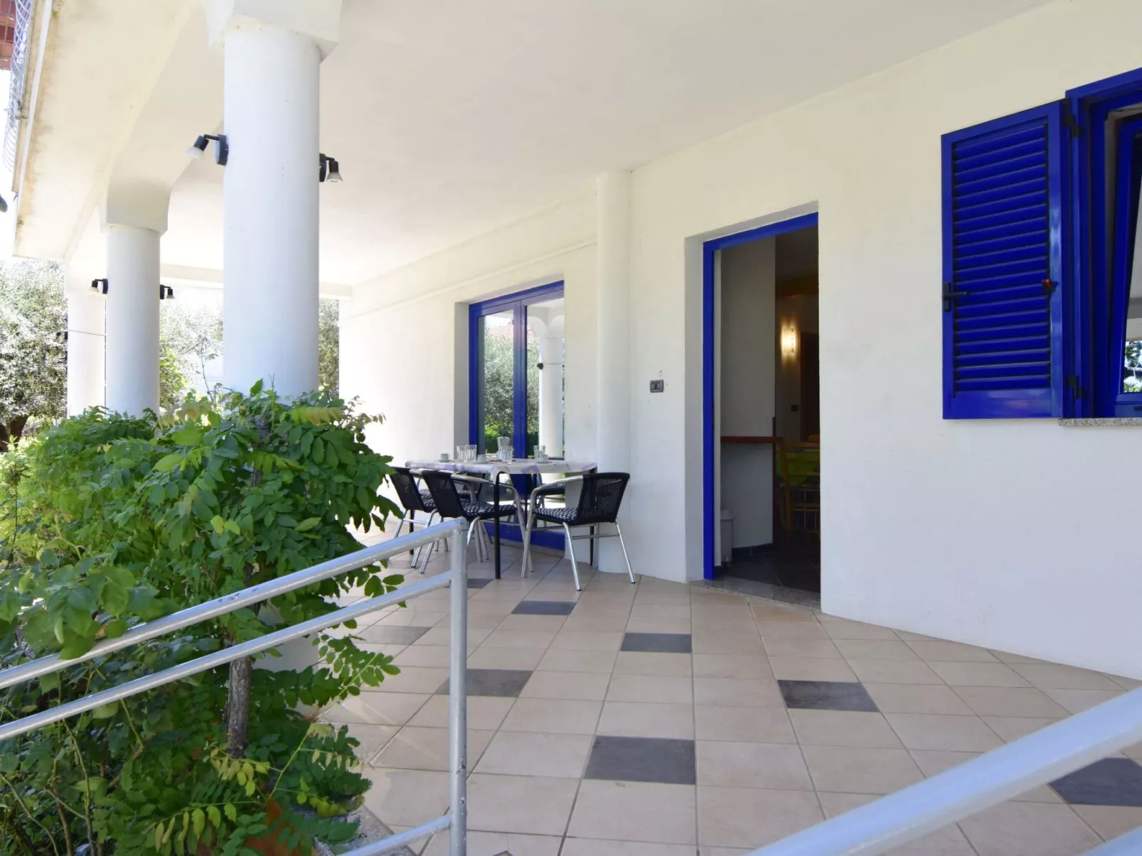 Gilda Punta B4 - Outside