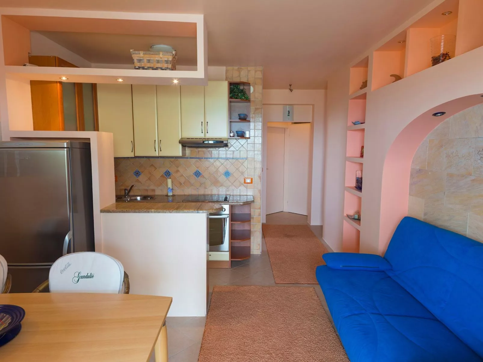 "Dantin" mit Blick auf das Wasser-Drinnen