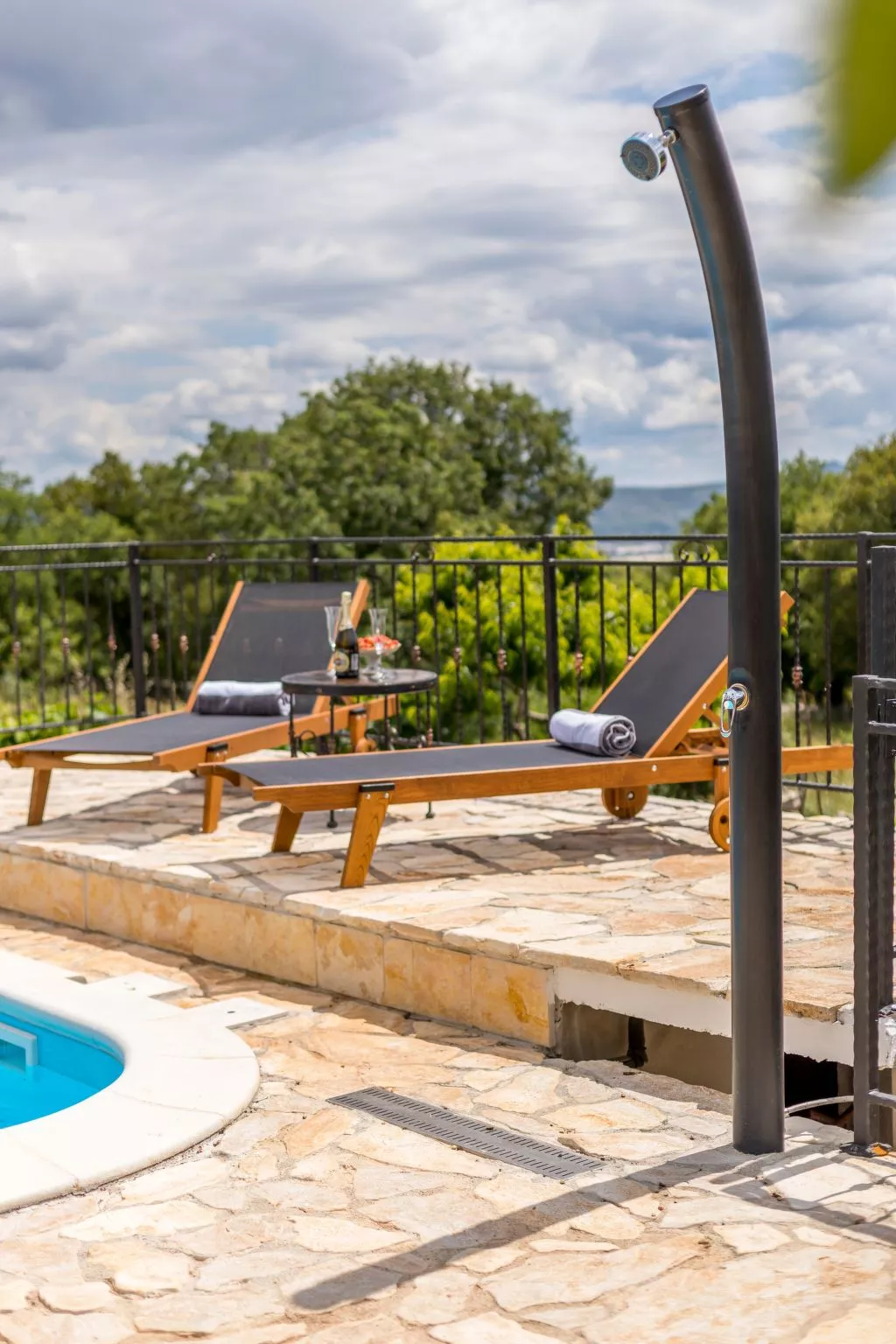 Villa Podrugovi Dvori mit Pool-Dehors