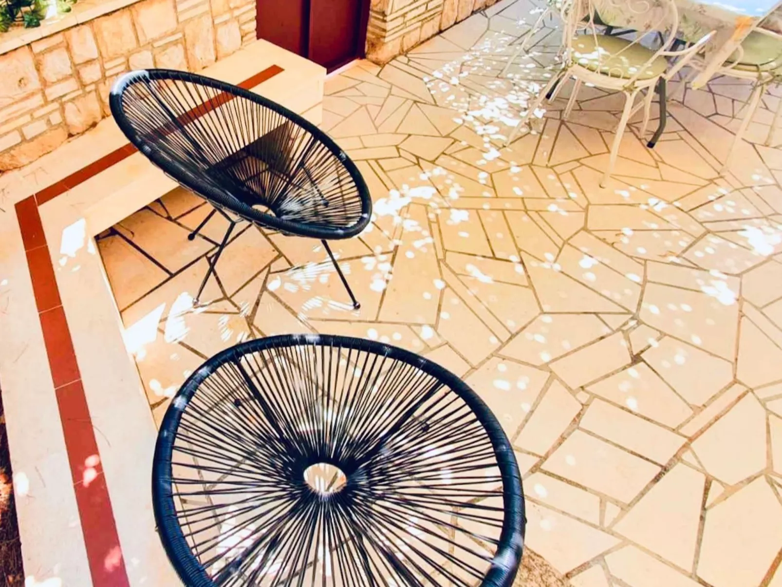 Villa mit Blick auf das Wasser-Draußen