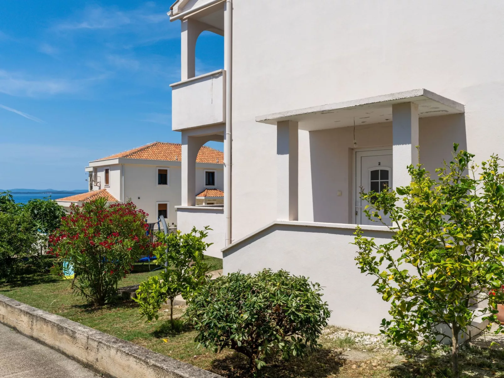 "Lenko 2" mit Blick auf das Wasser-Dehors